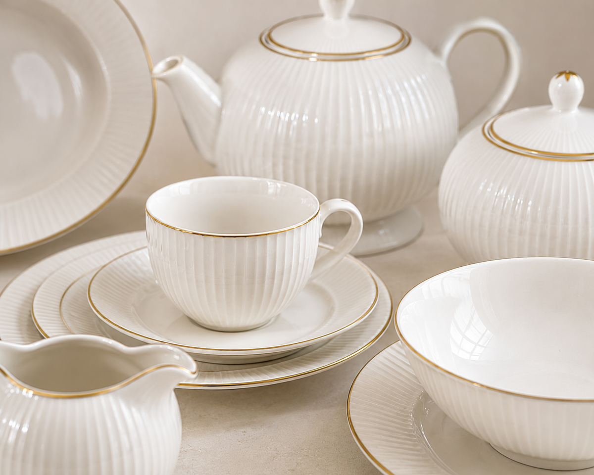 Service de Table Prestigieux "Éclat Doré" en Porcelaine – 60 Pièces