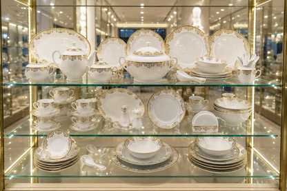 Service de Table Prestigieux "L'Éclat de Carthage" L’Excellence de la Porcelaine Tunisienne (72 pièces))
